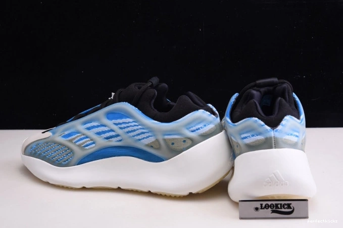 THE YEEZY 700 G54850 GLOW V3 ADIDAS IN DARK 0814